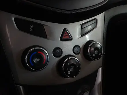 Chevrolet Tracker 2014 года за 3 740 000 тг. в Шымкент – фото 21