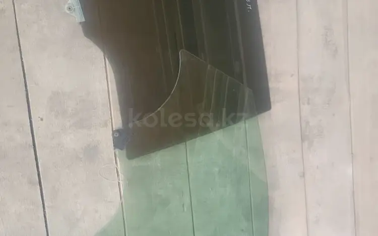 Kia Sorento стекло переднее левое и задний правый 2017 год за 1 000 тг. в Алматы