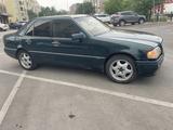 Mercedes-Benz C 200 1995 года за 1 100 000 тг. в Караганда – фото 4