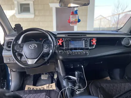 Toyota RAV4 2018 года за 13 800 000 тг. в Уральск – фото 10