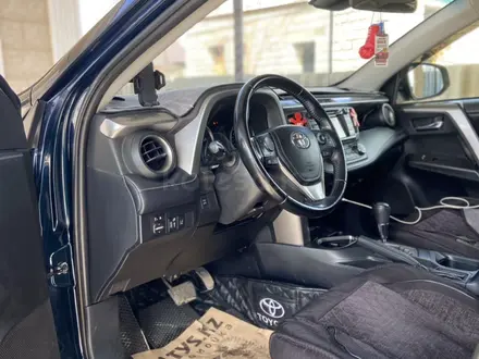 Toyota RAV4 2018 года за 13 800 000 тг. в Уральск – фото 13
