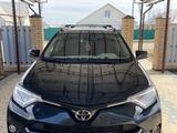 Toyota RAV4 2018 года за 13 800 000 тг. в Уральск