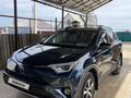 Toyota RAV4 2018 года за 13 500 000 тг. в Уральск – фото 2