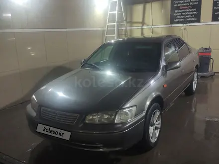 Toyota Camry 2000 года за 2 750 000 тг. в Экибастуз – фото 3