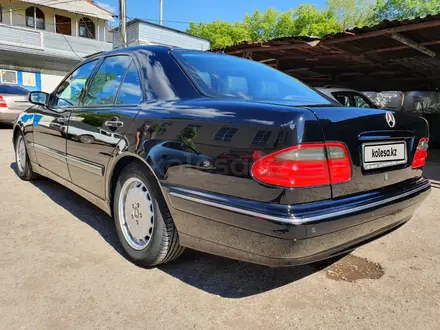 Mercedes-Benz E 320 2001 года за 5 000 000 тг. в Караганда – фото 19