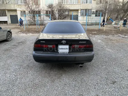 Toyota Camry 1999 года за 2 350 000 тг. в Актобе – фото 4