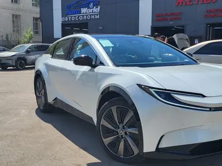 Toyota bZ5 2025 года за 11 400 000 тг. в Караганда