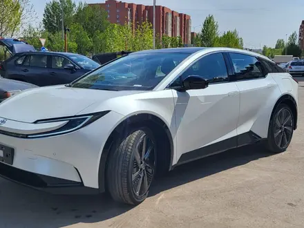 Toyota bZ5 2025 года за 11 400 000 тг. в Караганда – фото 2