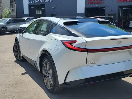 Toyota bZ5 2025 года за 11 400 000 тг. в Караганда – фото 4