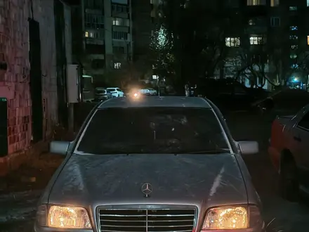 Mercedes-Benz C 180 1996 года за 2 000 000 тг. в Караганда – фото 3