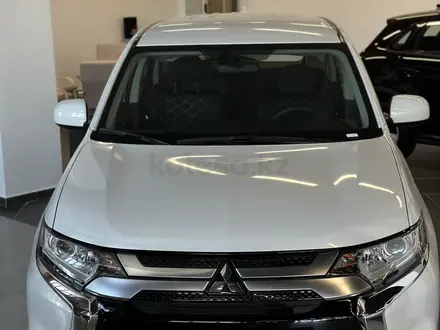 Mitsubishi Outlander 2022 года за 12 200 000 тг. в Актобе – фото 2