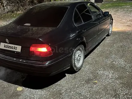 BMW 523 1996 года за 2 200 000 тг. в Есик – фото 3