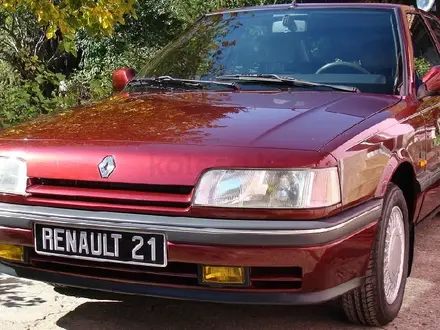 Стекло фары фонари Renault 21 за 4 500 тг. в Актобе