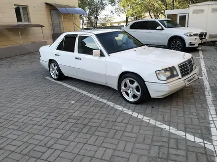 Mercedes-Benz E 220 1994 года за 3 000 000 тг. в Алматы – фото 2