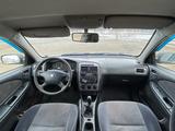 Toyota Avensis 2002 года за 3 100 000 тг. в Уральск – фото 3