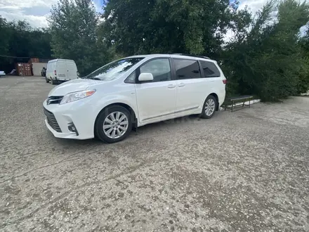 Toyota Sienna 2017 года за 12 500 000 тг. в Актобе – фото 4