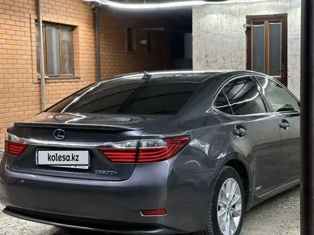 Lexus ES 300h 2014 года за 9 800 000 тг. в Атырау – фото 10