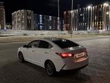 Hyundai Accent 2022 года за 7 700 000 тг. в Актау – фото 2
