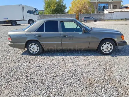 Mercedes-Benz E 200 1993 года за 1 300 000 тг. в Шымкент – фото 4