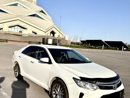 Toyota Camry 2016 года за 11 500 000 тг. в Астана – фото 2