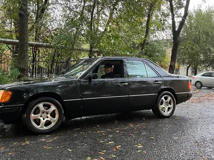 Mercedes-Benz E 220 1992 года за 1 700 000 тг. в Шымкент