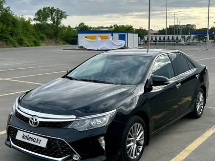 Toyota Camry 2017 года за 11 700 000 тг. в Усть-Каменогорск – фото 2