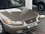 Toyota Camry 1999 года за 2 800 000 тг. в Жанатас – фото 2
