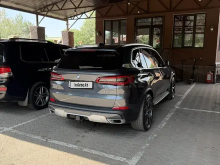 BMW X5 2019 года за 26 500 000 тг. в Алматы – фото 3