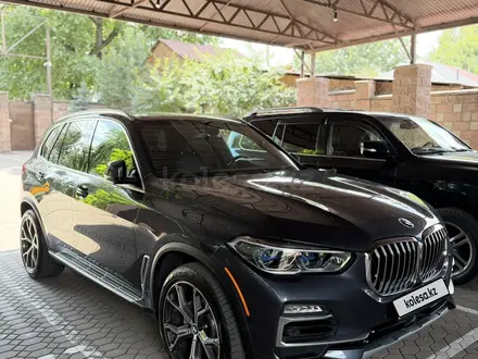 BMW X5 2019 года за 26 500 000 тг. в Алматы – фото 2