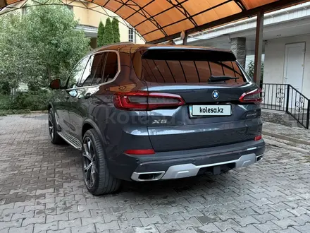 BMW X5 2019 года за 26 500 000 тг. в Алматы – фото 36
