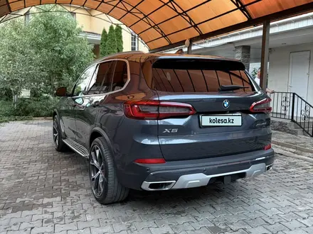 BMW X5 2019 года за 26 500 000 тг. в Алматы – фото 35