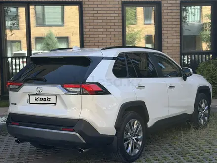Toyota RAV4 2019 года за 13 990 000 тг. в Алматы – фото 4