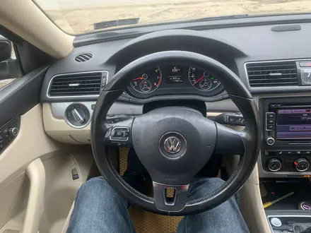 Volkswagen Passat 2015 года за 5 500 000 тг. в Актобе – фото 5