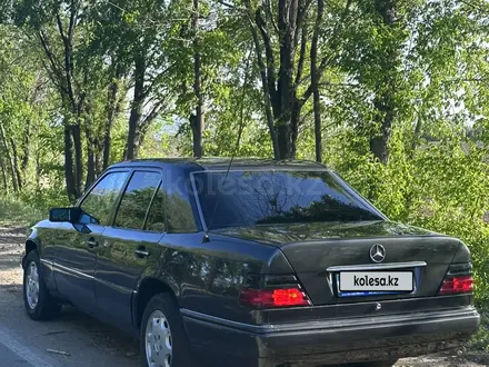 Mercedes-Benz E 220 1994 года за 2 300 000 тг. в Талдыкорган – фото 15