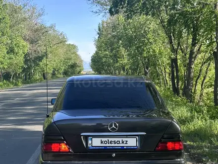 Mercedes-Benz E 220 1994 года за 2 300 000 тг. в Талдыкорган – фото 16