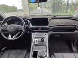 Hyundai Santa Fe 2023 годаүшін19 500 000 тг. в Сатпаев – фото 4