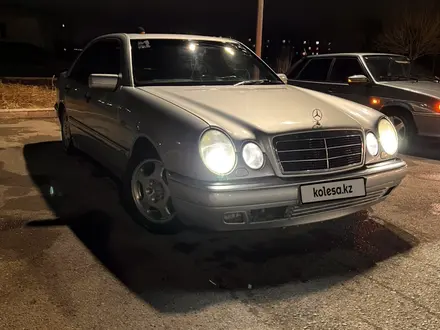 Mercedes-Benz E 320 1997 года за 4 000 000 тг. в Караганда – фото 5