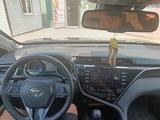 Toyota Camry 2018 года за 11 900 000 тг. в Семей – фото 3