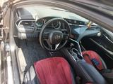Toyota Camry 2018 года за 11 900 000 тг. в Семей – фото 5