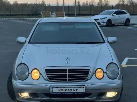 Mercedes-Benz E 320 2001 года за 4 900 000 тг. в Астана – фото 2