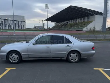 Mercedes-Benz E 320 2001 года за 4 900 000 тг. в Астана – фото 3