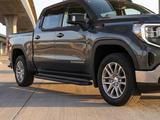 Пороги BMS Travel для Chevrolet Silverado GMC Sierra Crew Cab 2018-2026 за 356 690 тг. в Алматы – фото 2