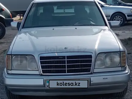 Mercedes-Benz E 220 1994 годаүшін1 700 000 тг. в Сарыагаш