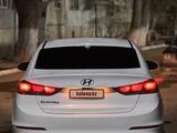 Hyundai Elantra 2018 года за 3 850 000 тг. в Уральск – фото 3