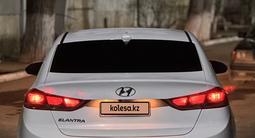 Hyundai Elantra 2018 года за 3 850 000 тг. в Уральск – фото 3