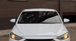 Hyundai Elantra 2018 года за 3 850 000 тг. в Уральск – фото 2