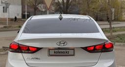Hyundai Elantra 2018 года за 3 850 000 тг. в Уральск – фото 5