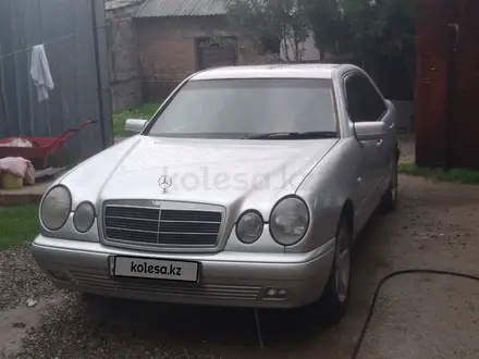 Mercedes-Benz E 230 1996 года за 2 100 000 тг. в Алматы