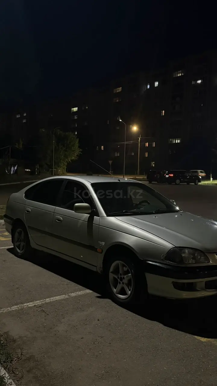 Toyota Avensis, 1999