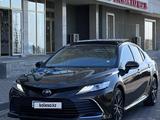 Toyota Camry 2021 года за 17 900 000 тг. в Астана